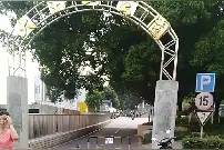 每天锻炼一小时，健康工作五十年，小伙每周只能跑一次。视频封面