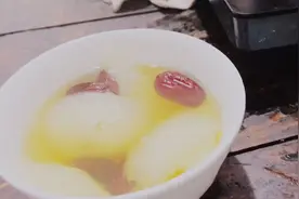 你不知道的，喝冰糖雪梨的好处与坏处视频封面