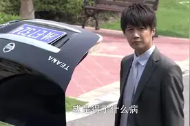 母亲坚持把儿子赶出家门，不想妈妈看到伤心，自己独自离开视频封面
