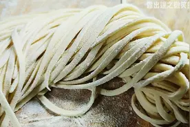教你在家自制筋道的碱水面，只需5分钟，内硬外滑太好吃了