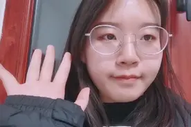 第一次来男朋友家，翻来他小时候的照片，你们猜那时的他啥样？视频封面