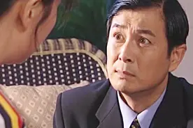 男子跪在妻子面前，表示自己做错请求原谅，看着真是够窝囊的视频封面