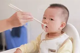 什么时候让宝宝学习用筷子？专家提醒：这年龄最合适，别晚了