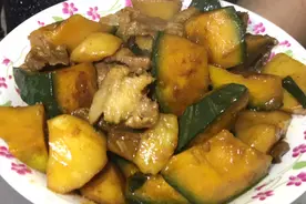 爱昕妈妈分享东北家常炖菜，窝瓜炖土豆，简单易做，香糯好吃