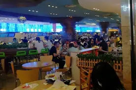 成都，疫情后今天看见环球中心的人流，太吓人了？视频封面