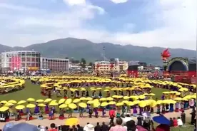 四川省凉山州布拖县《彝族火把节》节日的盛宴，舞蹈的海洋。视频封面