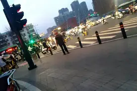 我走在没有你的城市好冷清视频封面