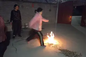新年volg，陕北十六跳火火驱百病，打醋坛，驱百病。最美陕北年。