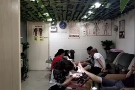高中生得甲沟炎，父亲陪同下来找我处理。视频封面