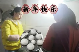 四川习俗大年初一吃汤圆 甜甜的核桃花生馅 一口一个太香了视频封面