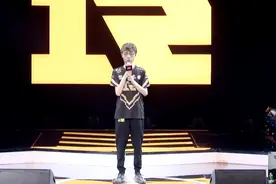 姿态观看MLXG退役仪式，前面还在调侃，后面一个人偷偷抹眼泪！视频封面