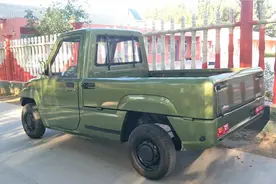 低速电动四轮小货卡，一次充电仅需8到10度电，能拉一吨多的小车视频封面