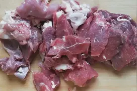 家庭版，用电饭锅也可以煲羊肉汤，肉烂，汤鲜，美味！