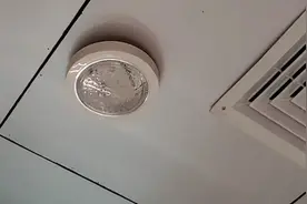 灯不亮灯坏了，只需换个灯芯，按装方法也简单