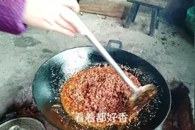 自制老干妈辣椒酱，做法简单2分钟学会，直接拌饭能吃3碗