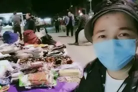 摆摊卖生活用品太杂，顾客需要的东西是否好卖，尽量卖出回家过年视频封面