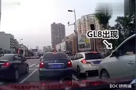 男子欺负女司机，没想到妹子一个回手掏，网友：“点赞”！