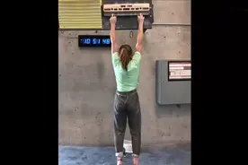 攀岩大佬的指力有多惊人？捏碎一只鸡蛋不成问题！视频封面