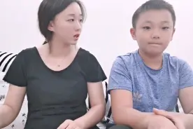 初中生弟弟太叛逆，看姐姐如何制服他。姐姐能成功么？视频封面