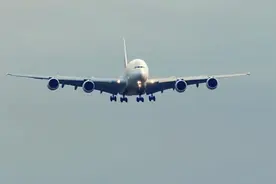 看到空管这样指挥飞机起降，不禁捏了把冷汗。视频封面