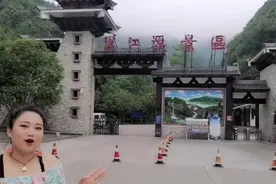 据说这里有个金蟾，是全世界金蟾的原型，因为雾特别大却没看到