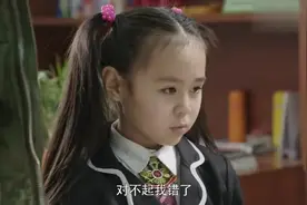 女孩保密父亲工作被同学嘲笑，看新闻才知是特种兵，全班都哭了视频封面