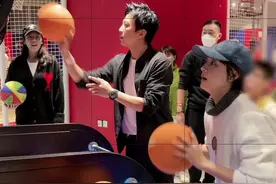 #孙俪 俪boss pk#邓超 超哥投篮的结果⋯这过程小同事咱不敢说也不敢问🤭你们说说是谁影响谁🤣视频封面