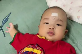 转眼间二宝都这么大了，这都是媳妇和岳父的功劳，要是没有他们这么大度的包容，这个幸福的家不会过道现在，辉辉很清楚，所以说感恩岳父，疼爱媳妇