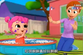身上泡泡真多真好玩，萌娃小宝用泡沫洗澡