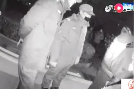 酒精检测仪这么难用？司机遇夜查酒驾，先后吹了54次才成功！视频封面