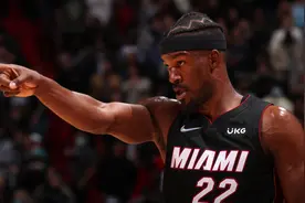NBA球员集锦：鏖战三加时！吉米-巴特勒疯砍37分14板10助3断2帽！视频封面