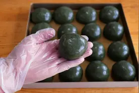 春天摘回来的艾蒿，用它自制艾草粉，做青团清香浓郁，简单又好吃视频封面