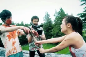 《摄影机不要停》： 僵尸片拍摄现场，忽然出现了真的僵尸视频封面