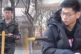 东北小伙闹肚子的时候竟有奇葩爱好，大家猜猜是什么视频封面