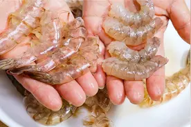 快速剥虾仁有绝招，学会这个方法，剥的干净又完整，太实用了！视频封面