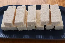 自制奶豆腐：在家用牛奶做酸奶，做法简单，奶香浓郁，营养好吃