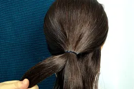 教你快速把头发绑好，这样扎简直太方便了，早晨快速搞定