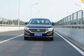 小马拉大车？帕萨特1.4T实测油耗结果惊人丨早高峰