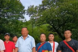 山下散落着一户人家，旁边小路九曲十八弯，夏天张少波带25期实践视频封面
