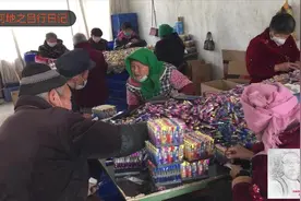 中国打火机加工基地，河南商丘一工厂，70多岁的老人工资可不少视频封面