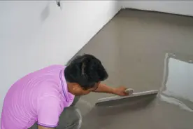 卫生间防水涂料怎么选？内行人对比5种涂料，再不用纠结选错了！视频封面