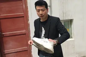 你们要的脏鞋秒变白小妙招来了，这次看看老表的运动鞋能不能变白