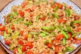 米饭怎么炒简单又好吃？今天教你正确做法，米饭粒粒分明口感香