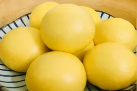 红薯不要煮粥了，教你做红薯馒头，松软香甜，表皮光滑不起泡视频封面