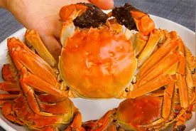 螃蟹直接蒸就错了，蟹黄跑光，家厨手把手教你做，鲜香美味不掉腿视频封面