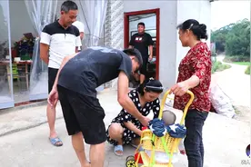 枫枫勤劳的一家总是那么欢乐，每天的生活特别充实，气氛还很热闹视频封面