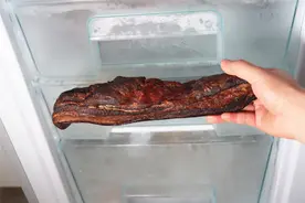 腊肉在冰箱放一年还可以吃吗？今天总算真相大白了，看完分享家人视频封面
