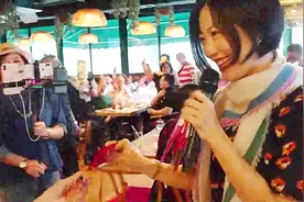 街头艺人小龙女三曲联唱《你到底爱谁+似是故人来+棋子》视频封面