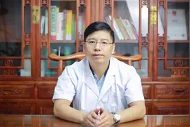 脸上长痘痘，挤掉会就好了吗？到底能不能挤不挤掉？视频封面