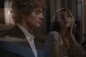 《两人世界》- 帅哥和倩女的邂逅，温馨浪漫的旋律。视频封面